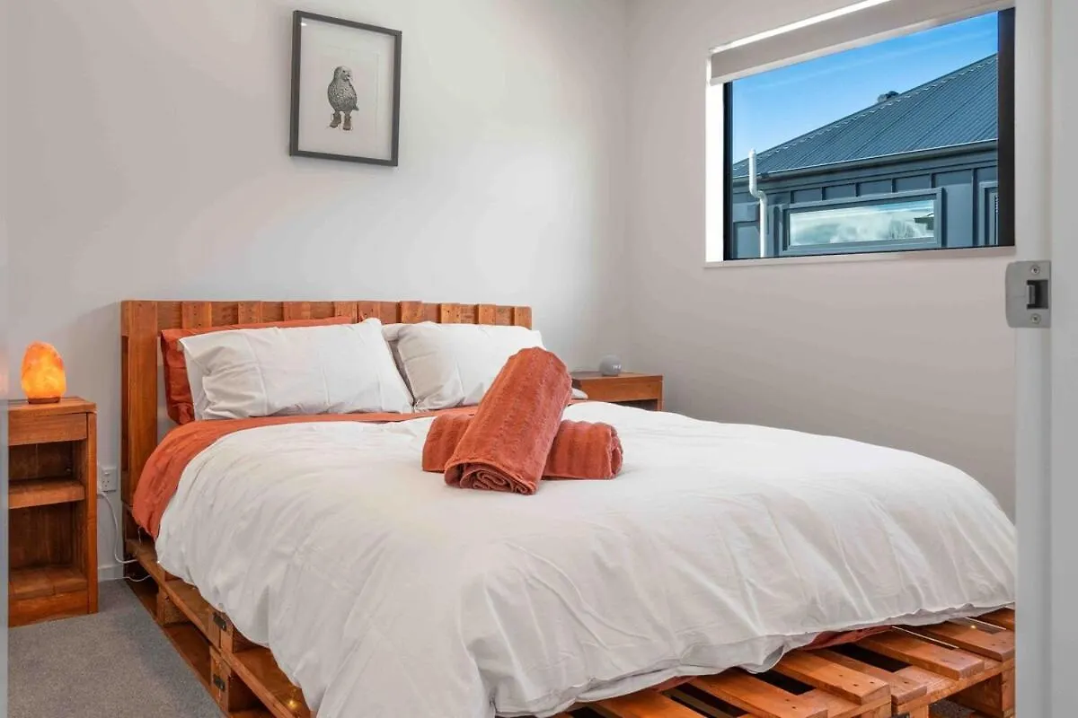 Cozy Retreat With Hot Tub Apartment Christchurch