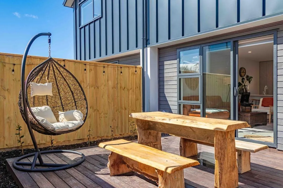 Cozy Retreat With Hot Tub Apartment Christchurch New Zealand